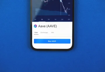 Aave Obtains MiCA License and Launches Stablecoin Exchange Service in EU
