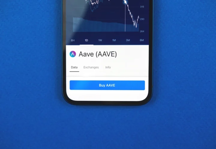 Aave Obtains MiCA License and Launches Stablecoin Exchange Service in EU